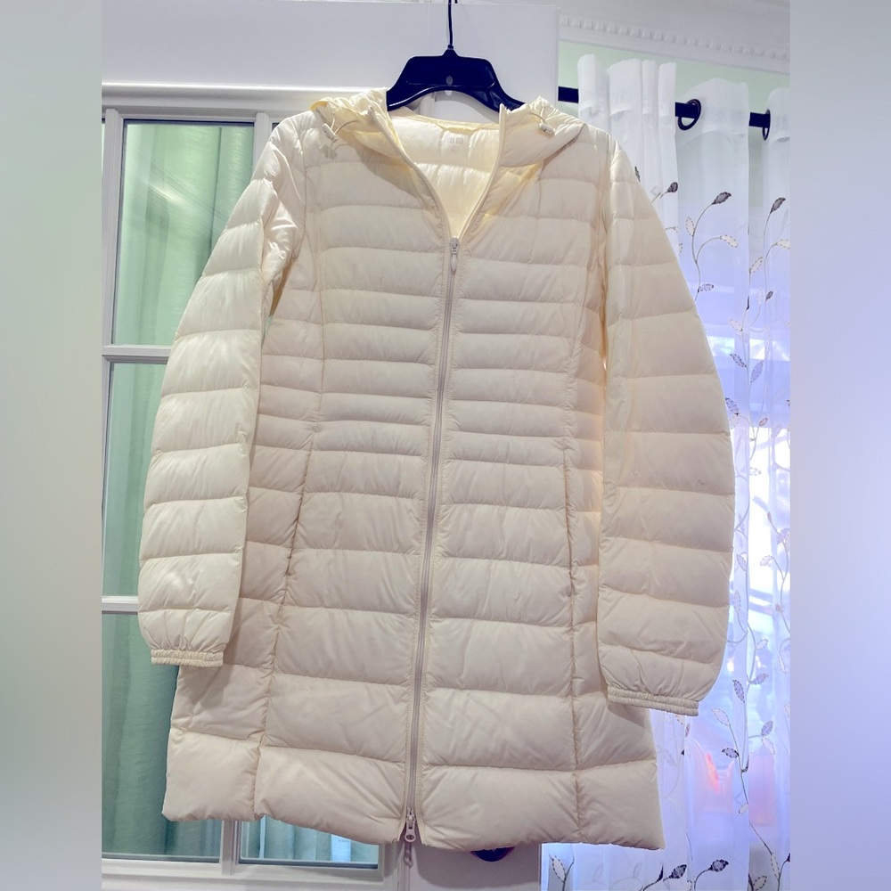 This coat is so warm and lightweight and can be crushed and carry in your bag